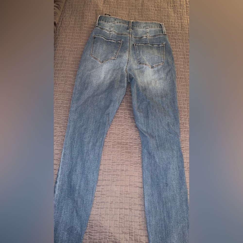 Distressed jeans - Picture 4 of 6